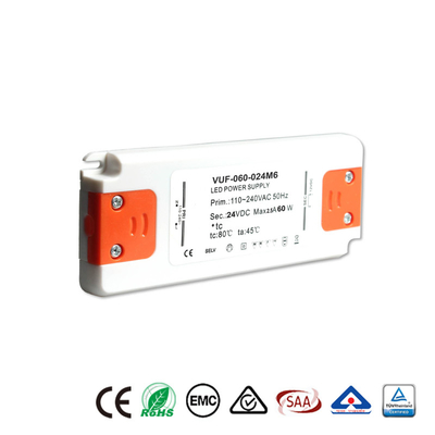 Fuente de alimentación plástica del conductor 24V DC 60W de la clase 2 LED para la luz de tira del LED