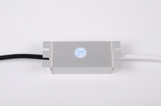 conductor ultra fino de 0.83A 105g LED, fuente de alimentación delgada de la prenda impermeable IP67 LED